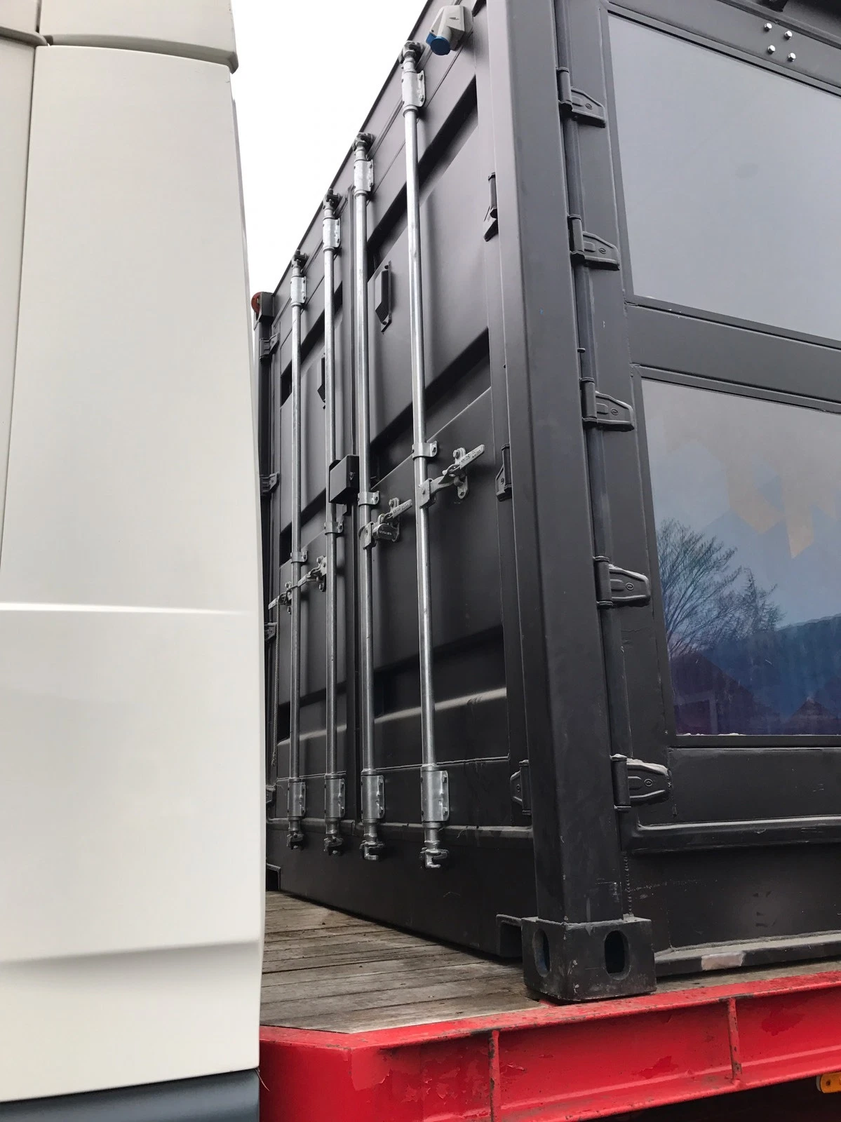 20ft Container With Glass Windows - Image 4