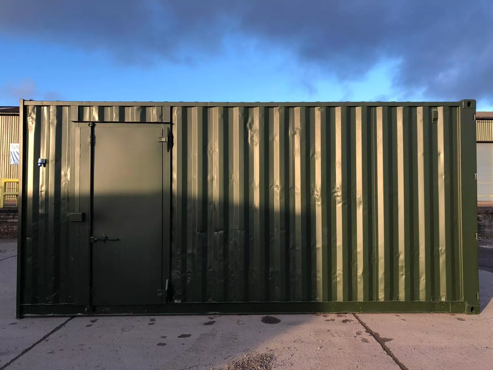20 x 8Ft 9ft 6 high cube Container, With Anti Condensation, Lighting & Shelving. - Image 6