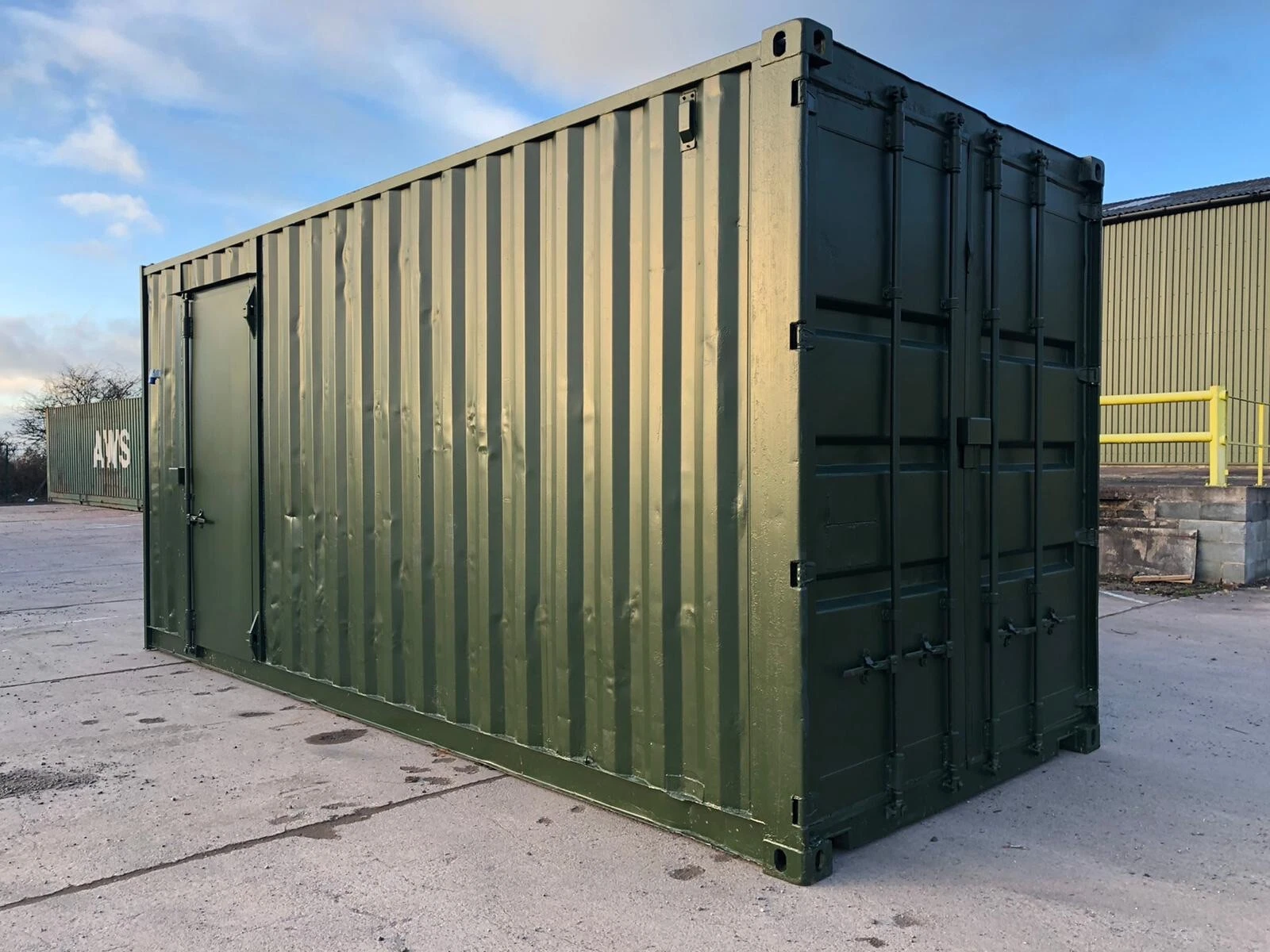 20 x 8Ft 9ft 6 high cube Container, With Anti Condensation, Lighting & Shelving. - Image 9