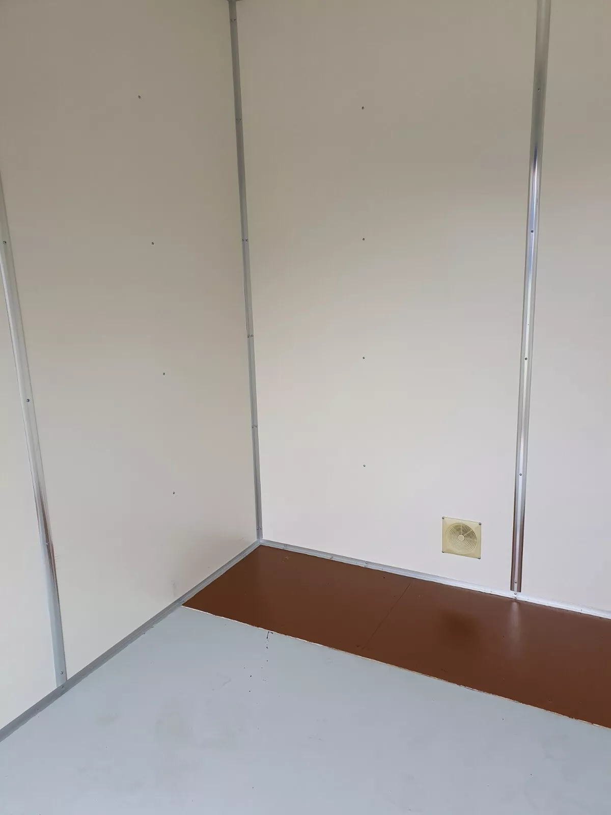 40ft Containers as Self Storage Rooms – Insulated – Ply Lined – Premium - Image 4